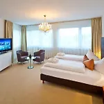 Penz West Hotel 4*