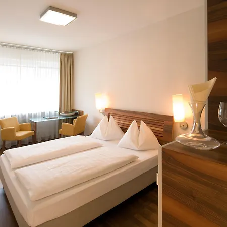 Otel Penz West