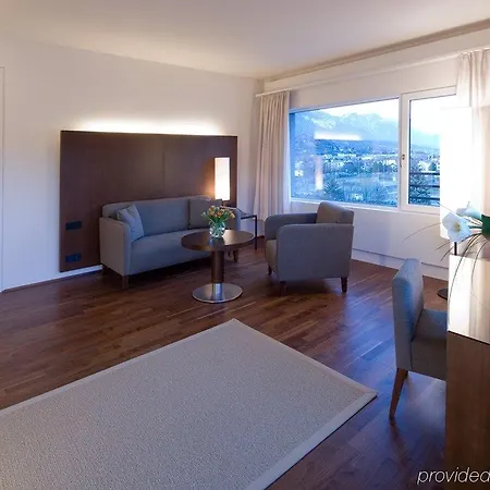 Penz West Hotell 4*