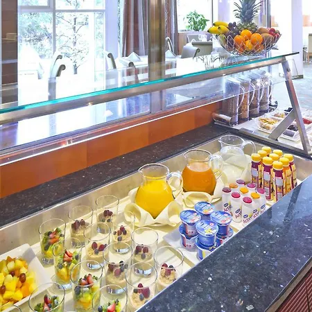 Penz West Hotel