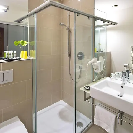 Penz West Hotel 4*