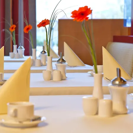 Penz West Hotel 4*