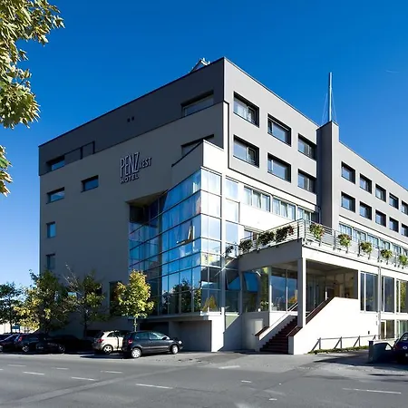 Penz West Hotell 4*