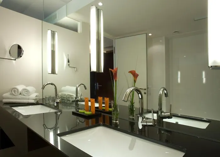 Penz West מלון 4*