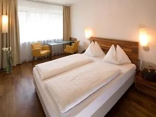 Penz West Szálloda 4*